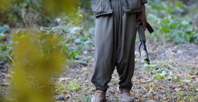 Hakkari'de 1 terörist teslim oldu Hakkari'de 1 terörist teslim oldu