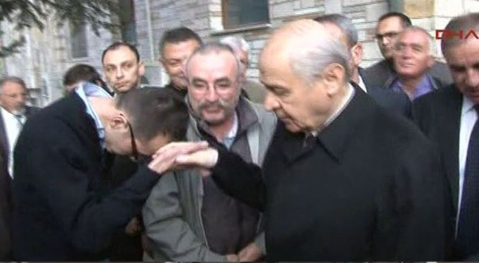 Bahçeli Türkeş'in mezarını ziyaret etti