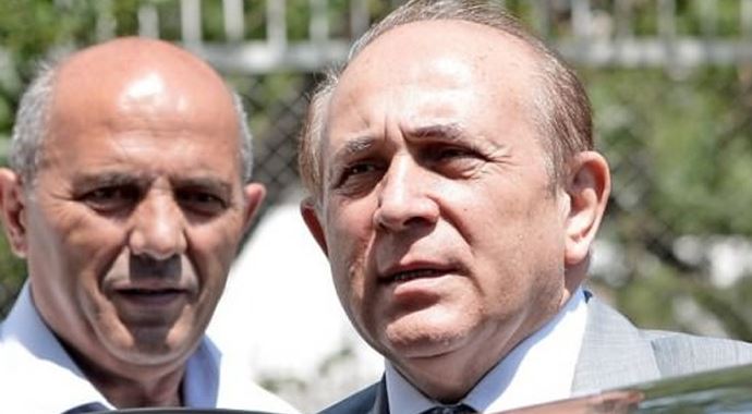 Ak Parti yeni anayasa için harekete geçiyor