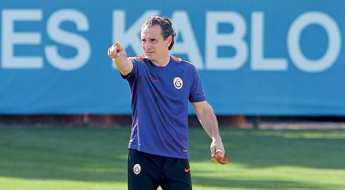 Prandelli'den 'bırakacak' söylentilerine nokta 