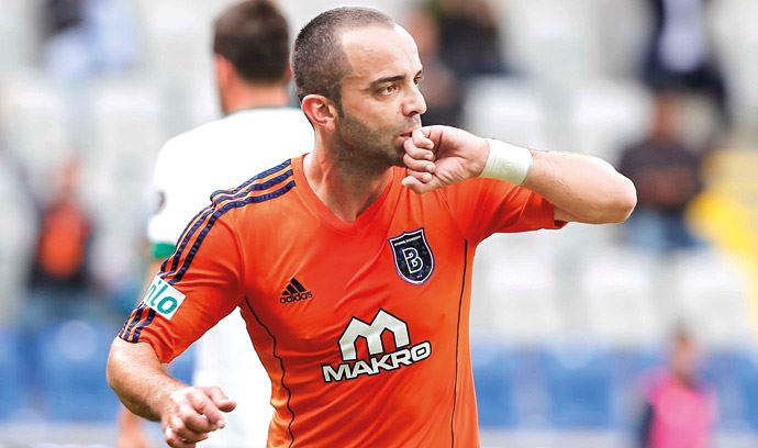 Semih Şentürk nöbete başladı, 4 ay sonra Hat - Trick'le döndü Semih Şentürk nöbete başladı, 4 ay sonra Hat - Trick'le döndü