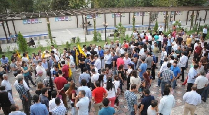 IŞİD protestosunda İpekyolu'nu kapattılar IŞİD protestosunda İpekyolu'nu kapattılar