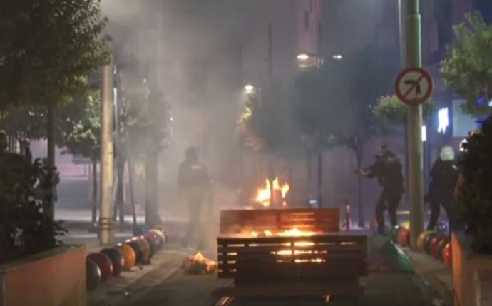 Kadıköy&#039;de olaylı geceye polis müdahale etti