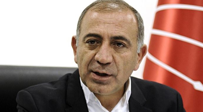"Bayrağa saldırı Kobani ruhuna ihanettir" "Bayrağa saldırı Kobani ruhuna ihanettir"