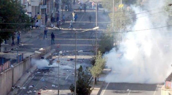 Diyarbakır'da gösteriler devam ediyor Diyarbakır'da gösteriler devam ediyor