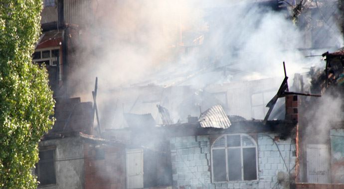 Suriyelilerin kaldığı evde çıkan yangın korkuttu Suriyelilerin kaldığı evde çıkan yangın korkuttu