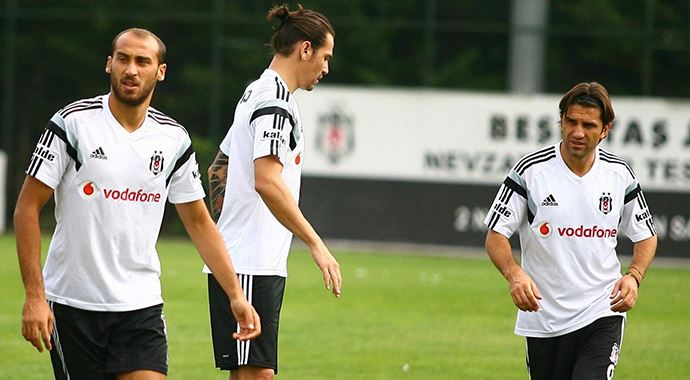 Slaven Bilic, o futbolcuyu sildi! Slaven Bilic, o futbolcuyu sildi!
