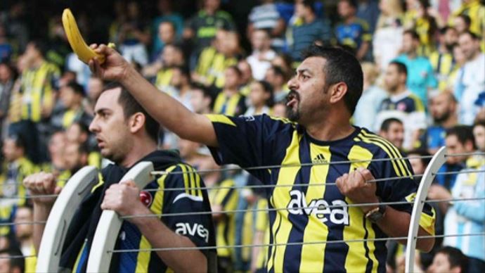 Galatasaray Fenerbahçe maçında ki 'Muz eylemi' sonuçlandı Galatasaray Fenerbahçe maçında ki 'Muz eylemi' sonuçlandı