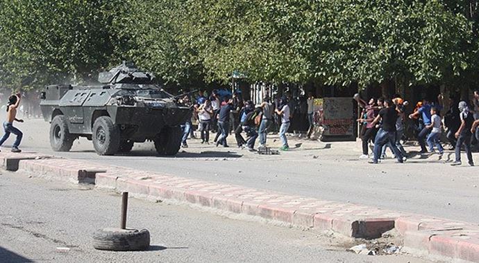 Kobani eylemlerinde ölenlerin sayısı 25'e ulaştı Kobani eylemlerinde ölenlerin sayısı 25'e ulaştı