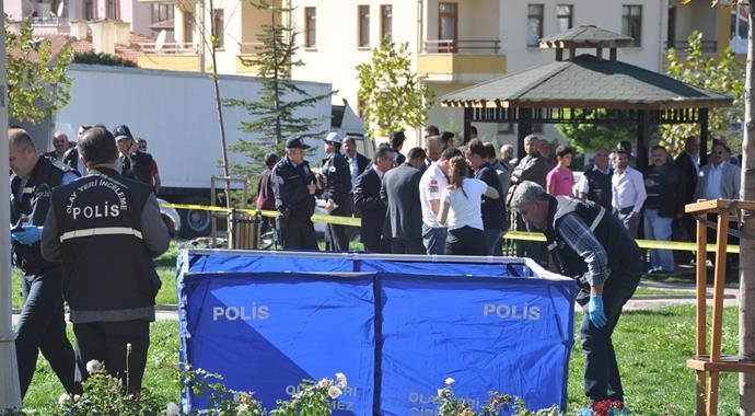 Eski komşusunu öldürüp kendini vurdu Eski komşusunu öldürüp kendini vurdu