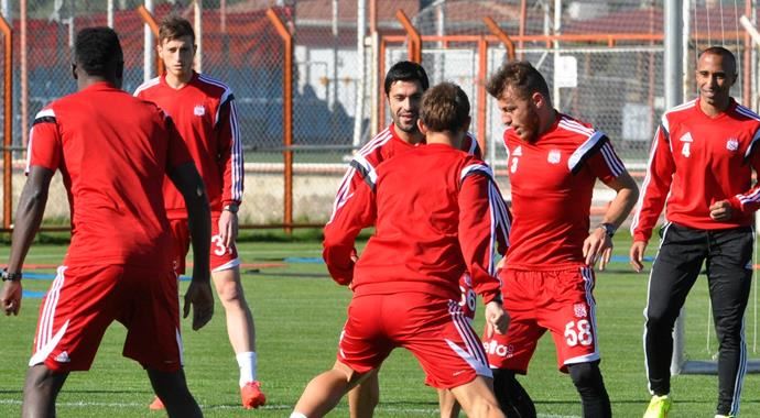 Sivasspor Beşiktaş maçı hazırlarına başladı Sivasspor Beşiktaş maçı hazırlarına başladı