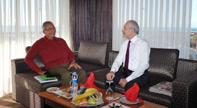 Kılıçdaroğlu Baykal ile kahvaltı yaptı! Kılıçdaroğlu Baykal ile kahvaltı yaptı!