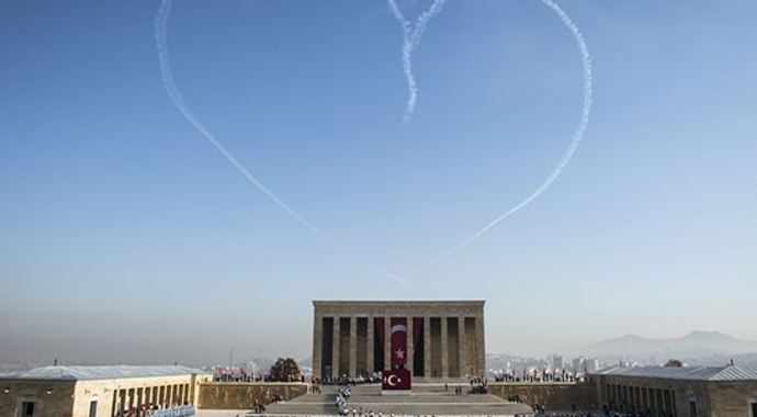 Anıtkabir&#039;de bir ilk... Türk Yıldızları Ata&#039;yı böyle andı!