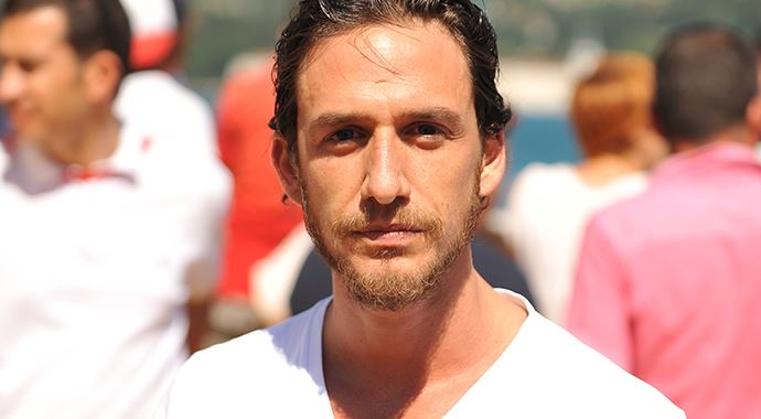 Mithat Can Özer 33 yaşında Mithat Can Özer 33 yaşında