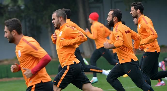 Galatasaray&#039;da Trabzonspor mesaisi başladı
