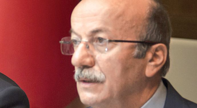 Mehmet Bekaroğlu vekilleri kızdırdı: Dağdan gelmiş... Mehmet Bekaroğlu vekilleri kızdırdı: Dağdan gelmiş...