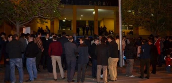 Gözaltına alınan 11 polis serbest bırakıldı Gözaltına alınan 11 polis serbest bırakıldı