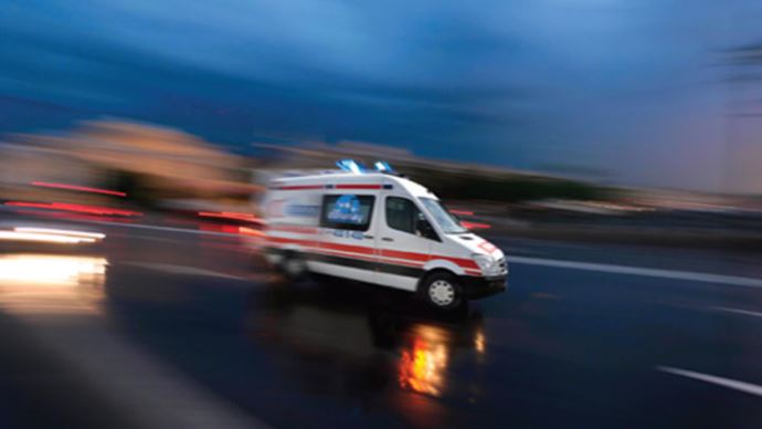 Otomobilde çakmak gazı tüpü patladı, 3 kişi yaralandı Otomobilde çakmak gazı tüpü patladı, 3 kişi yaralandı