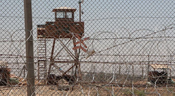 Sınırda gözcülük yapan 2 kişi yakalandı Sınırda gözcülük yapan 2 kişi yakalandı
