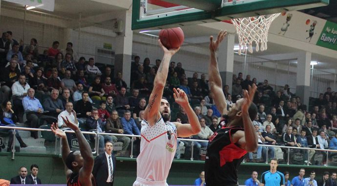 Banvit son periyotta kazandı