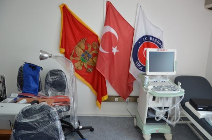 TiKA'dan Karadağ'a sağlık malzemesi yardımı TiKA'dan Karadağ'a sağlık malzemesi yardımı
