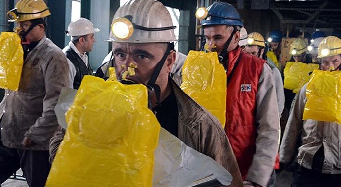 Maden ocağında gaz maskesi tatbikatı