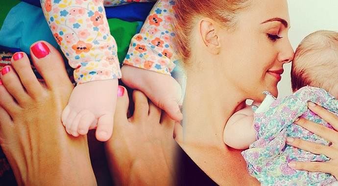 Meryem Uzerli ilk kez kızı Lara'nın fotoğrafını paylaştı Meryem Uzerli ilk kez kızı Lara'nın fotoğrafını paylaştı