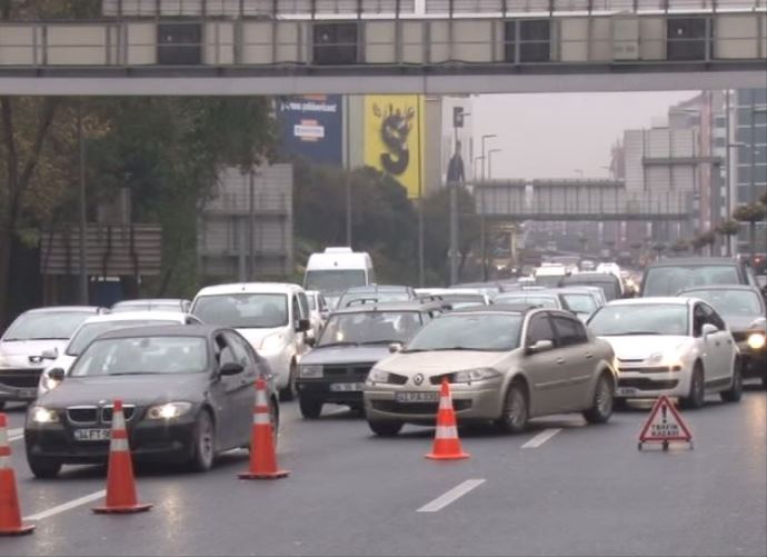 E-5&#039;te maraton bitti, trafik çilesi başladı