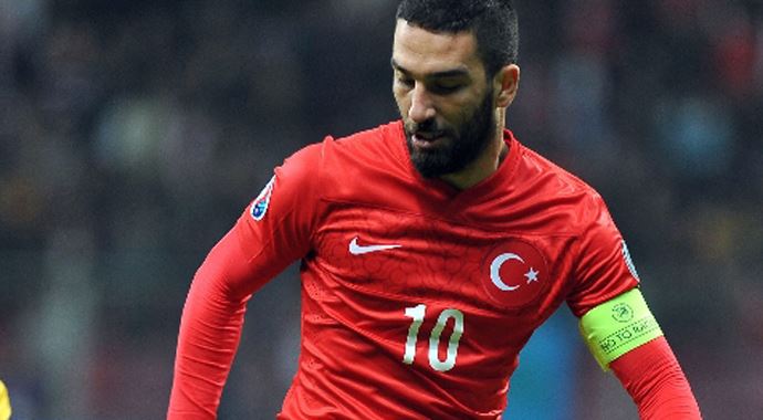 Arda Turan&#039;dan isyan: &quot;Biz bu ülkenin evlatlarıyız&quot;