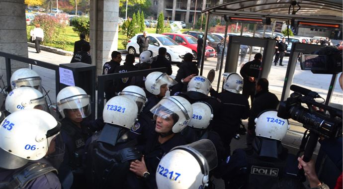 Ankara Üniversitesi karıştı: Eğitime 3 gün ara verildi!