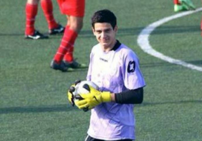 Azeri Buffon'a İtalyan kancası Azeri Buffon'a İtalyan kancası