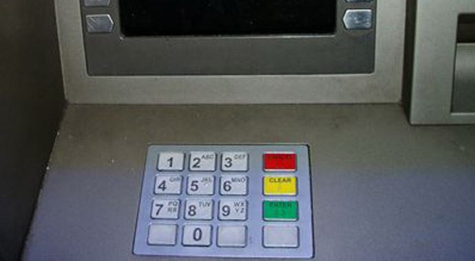 Küçükçekmece'de ATM dolandırıcıları avını beklerken avlandı! Küçükçekmece'de ATM dolandırıcıları avını beklerken avlandı!