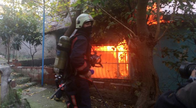 Beyoğlu'nda yangın paniği Beyoğlu'nda yangın paniği