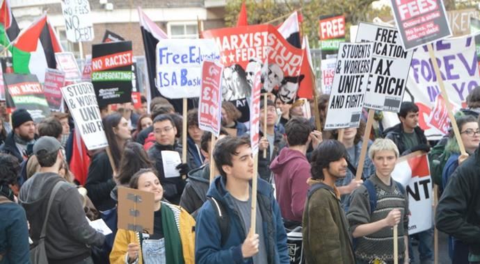 Londra'da öğrencilere müdahale Londra'da öğrencilere müdahale