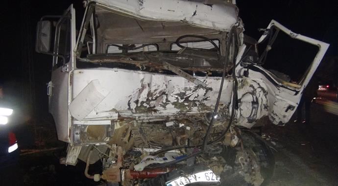 Bingöl'de feci kaza! 1 ölü 3 yaralı Bingöl'de feci kaza! 1 ölü 3 yaralı