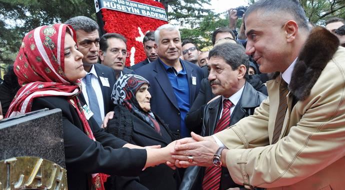 Abdullah Çatlı'yı anma törenine Sedat Peker de katıldı Abdullah Çatlı'yı anma törenine Sedat Peker de katıldı