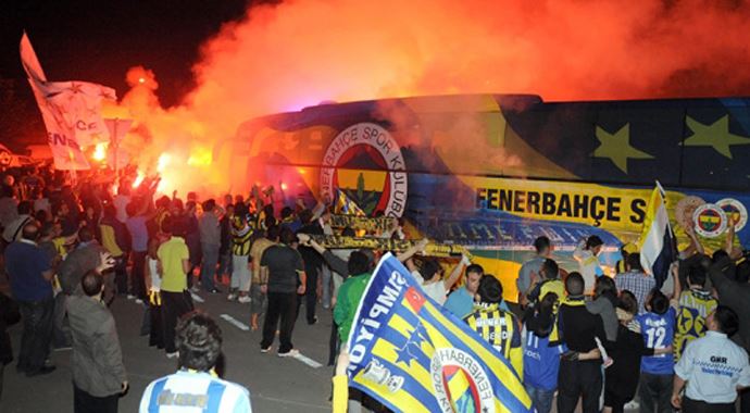 Fenerbahçe'ye coşkulu karşılama Fenerbahçe'ye coşkulu karşılama