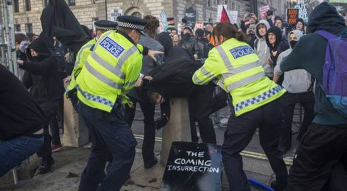 Londra'da öğrenciler ayaklandı! Londra'da öğrenciler ayaklandı!