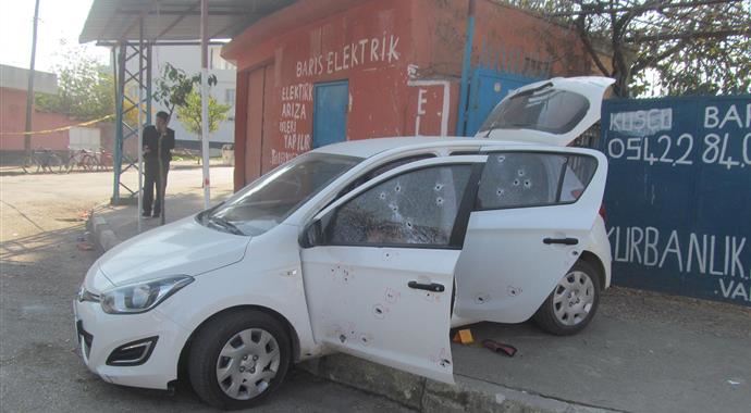 Otomobilde korkunç infaz! Otomobilde korkunç infaz!