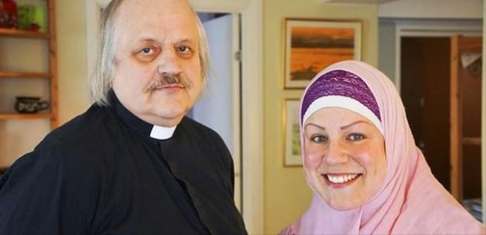 Papaz'ın kızı Müslüman oldu Papaz'ın kızı Müslüman oldu