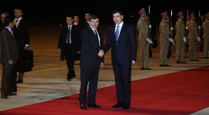Erbil'de Davutoğlu'na törenli karşılama Erbil'de Davutoğlu'na törenli karşılama