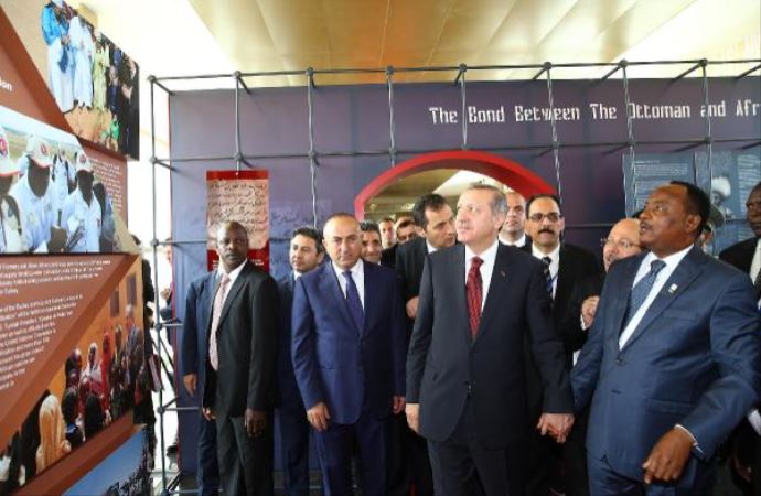Erdoğan, "Türkiye" konulu sergiyi gezdi Erdoğan, "Türkiye" konulu sergiyi gezdi
