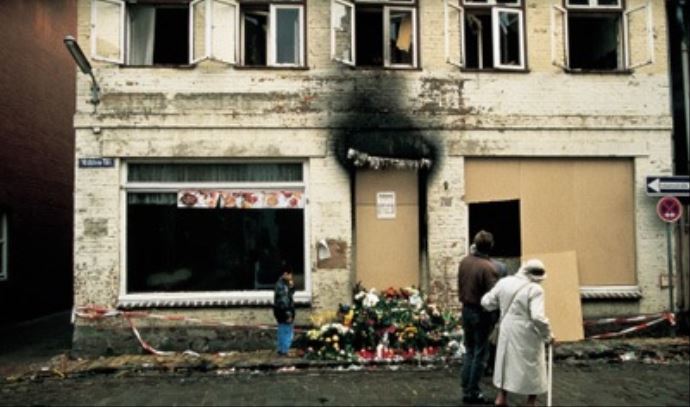 Almanya&#039;da Mölln faciasının 22. yıl dönümü