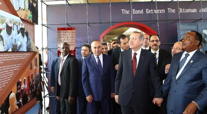 Erdoğan, &quot;Türkiye&quot; konulu sergiyi gezdi