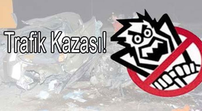 Otobüs arıza yapan kamyona çarptı: 1 ölü Otobüs arıza yapan kamyona çarptı: 1 ölü