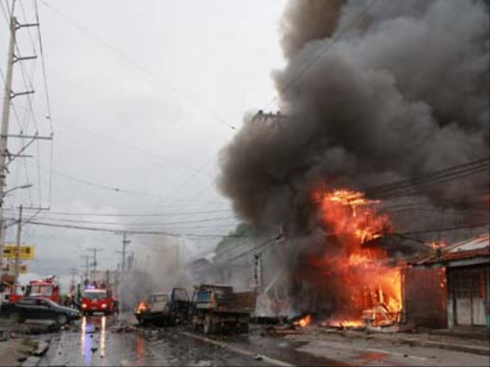 Filipinler&#039;de bombalı saldırı: 3 ölü!