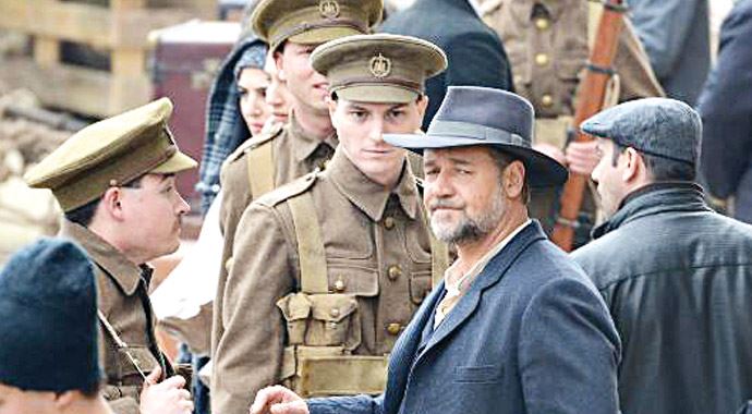 Russell Crowe: Bir ülkeyi işgal ettik Russell Crowe: Bir ülkeyi işgal ettik