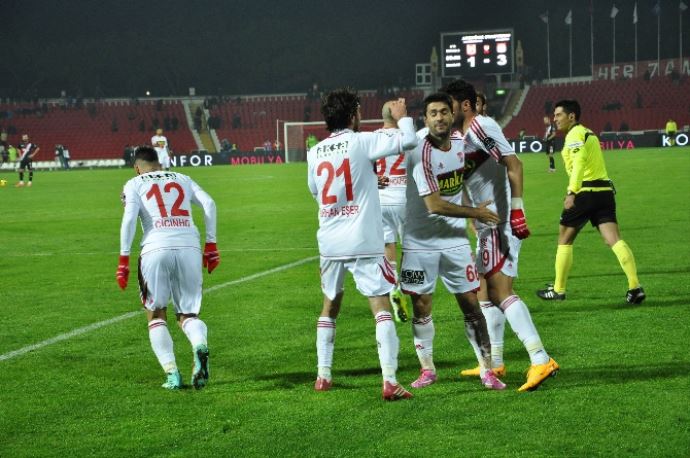 Sivasspor deplasmanda tam 217 gün sonra galip geldi! Sivasspor deplasmanda tam 217 gün sonra galip geldi!