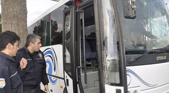 Çevik kuvvet otobüsü kaza yaptı, 8 yaralı 