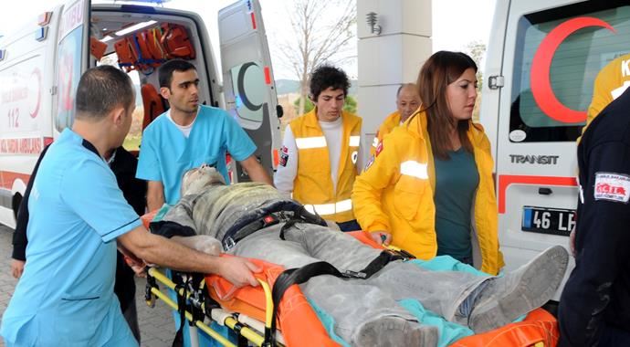 İşinden kovulan adam benzin döküp kendini yaktı İşinden kovulan adam benzin döküp kendini yaktı
